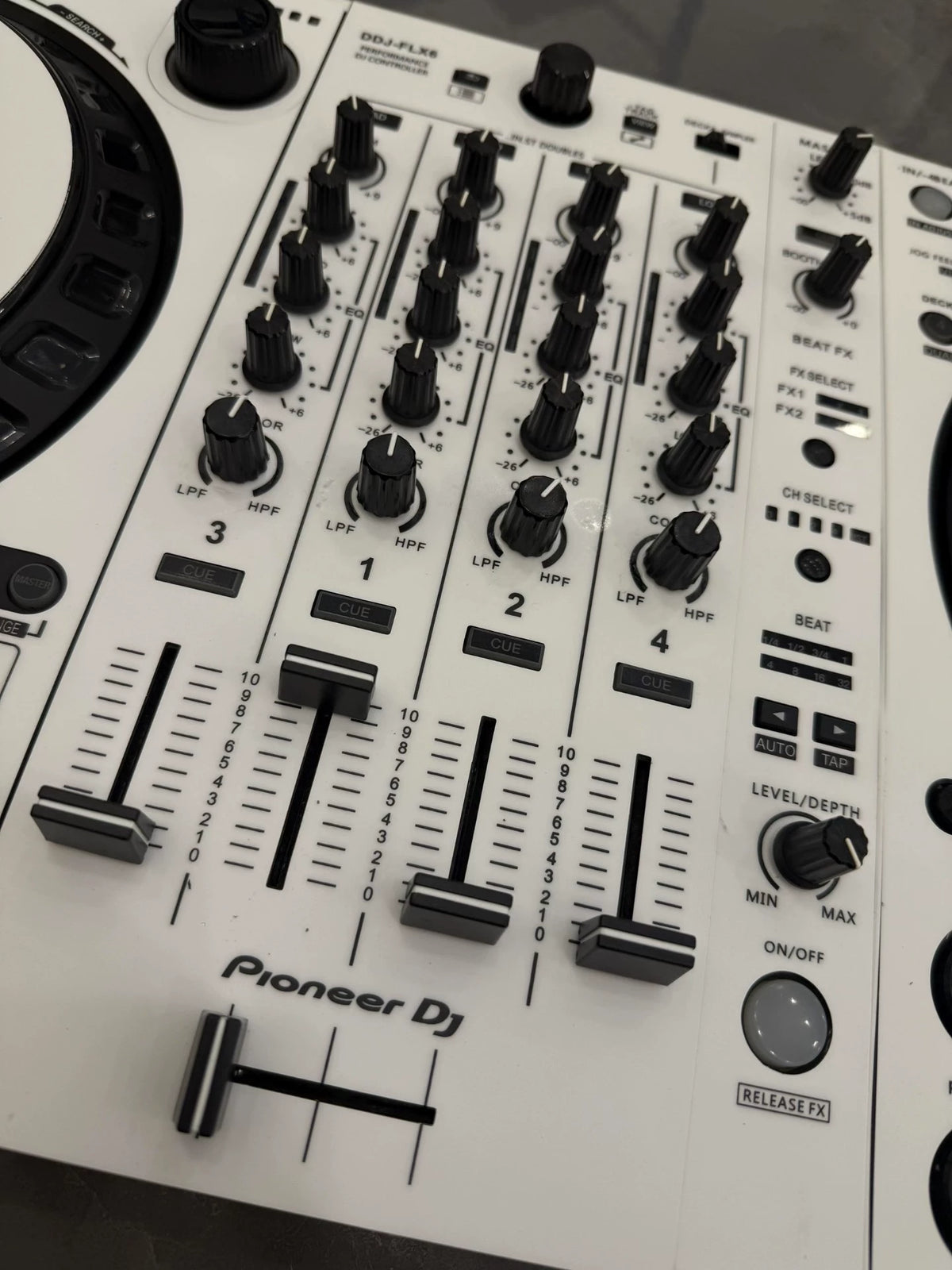 Pioneer DJ DDJ-FLX6 – White Finish DJ Controller – actual item photograph 4