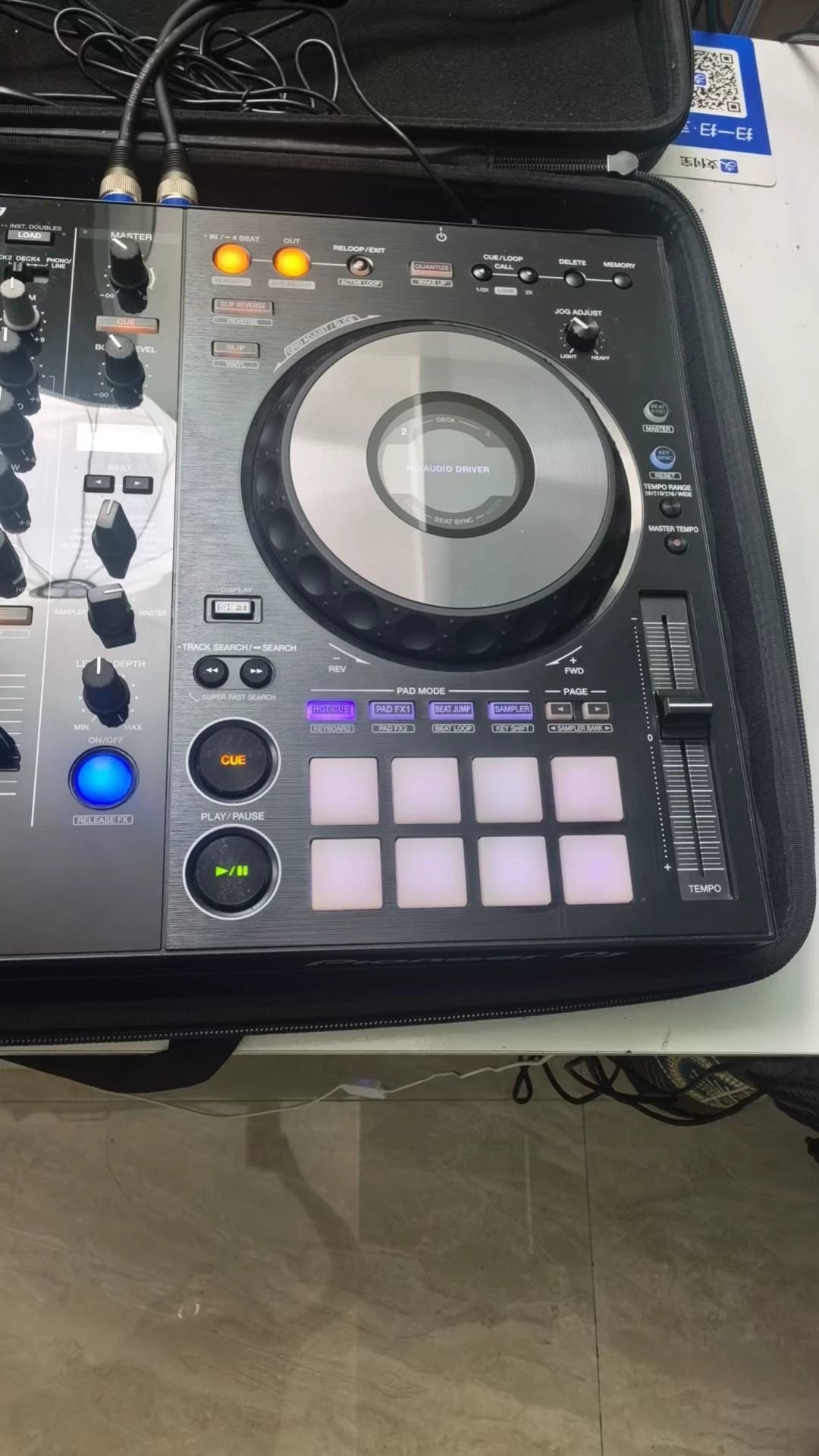 Pioneer DJ DDJ-800 – DJ Controller with Carry Bag – actual item photograph 2