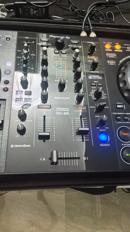 Pioneer DJ DDJ-800 – DJ Controller with Carry Bag – actual item photograph 5