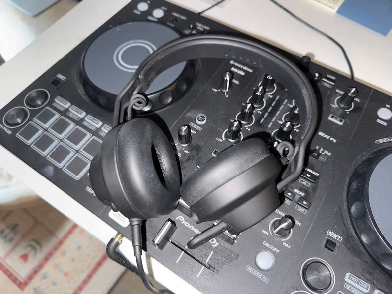 AIAIAI TMA-2 DJ Headphones – source photograph 2