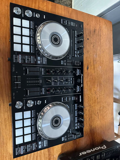 Pioneer DJ DDJ-SR2 – Used DJ Controller – actual item photograph 6