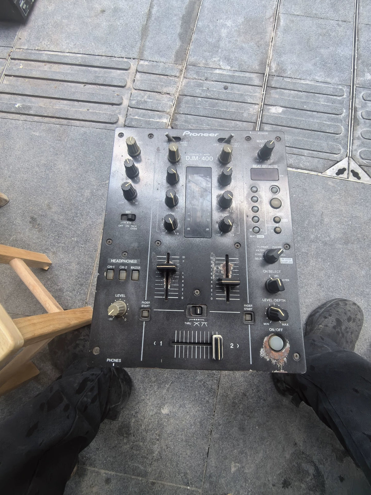Pioneer DJM-400 – DJ Mixer, Worn 100V Unit – actual item photograph 2