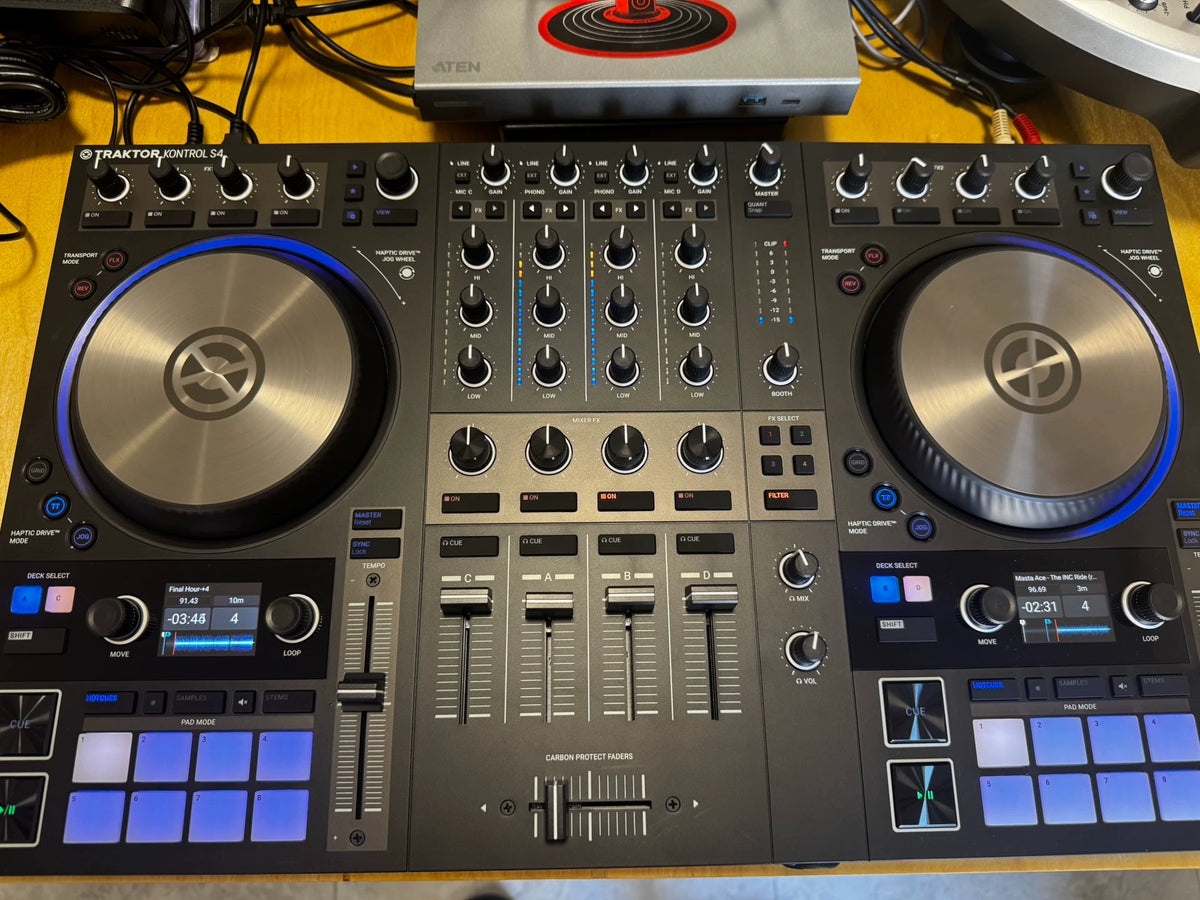 Native Instruments Traktor Kontrol S4 MK3 – Open-Box DJ Controller – detail 7