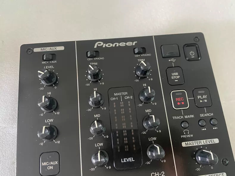 Pioneer DJM-350 DJ Mixer – source photograph 3