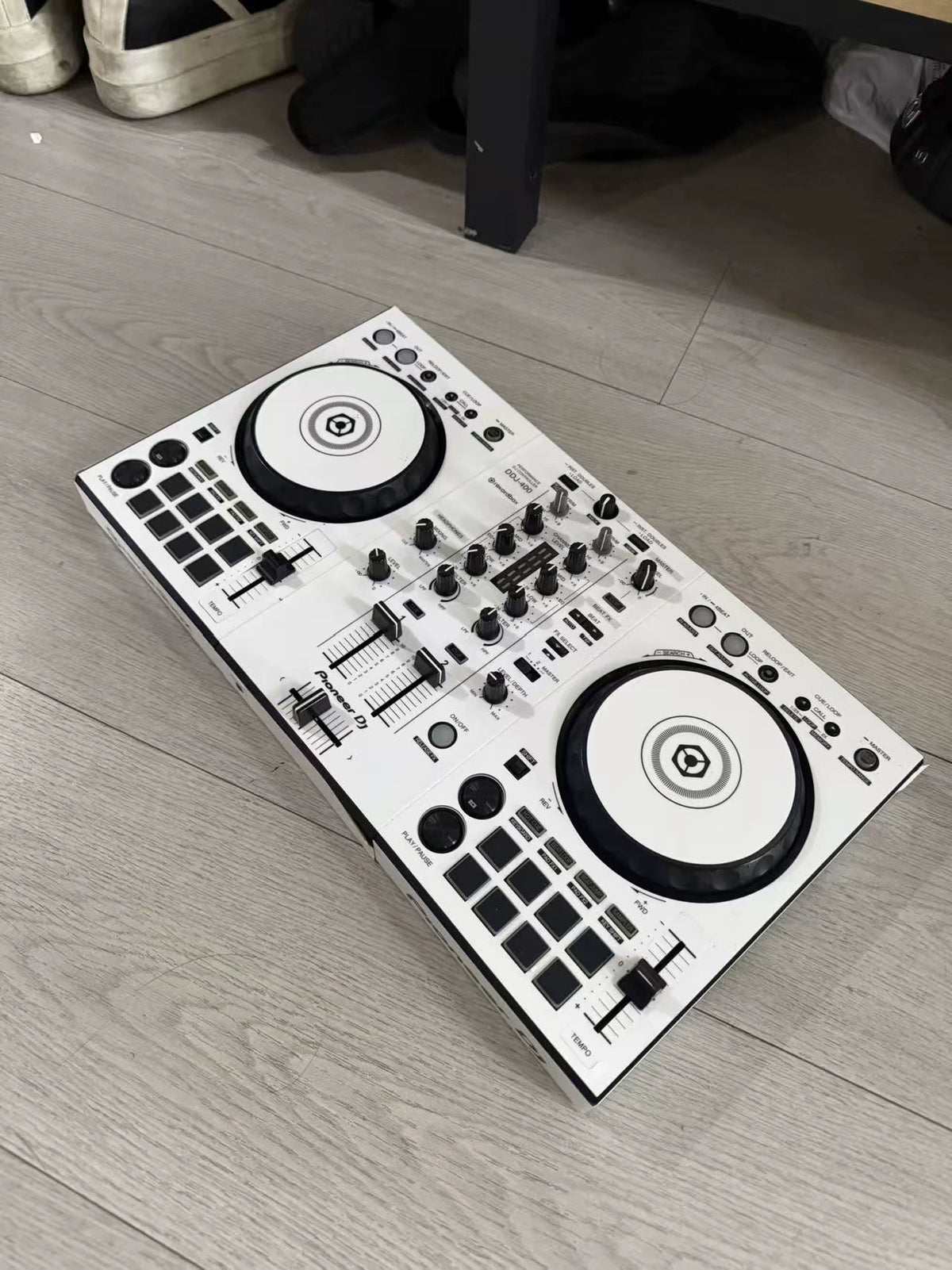 Pioneer DJ DDJ-400 with White Decorative Skin – Used – actual item photograph 2