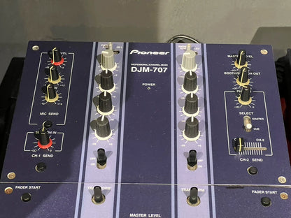 Pioneer DJM-707 DJ Mixer – source photograph 3