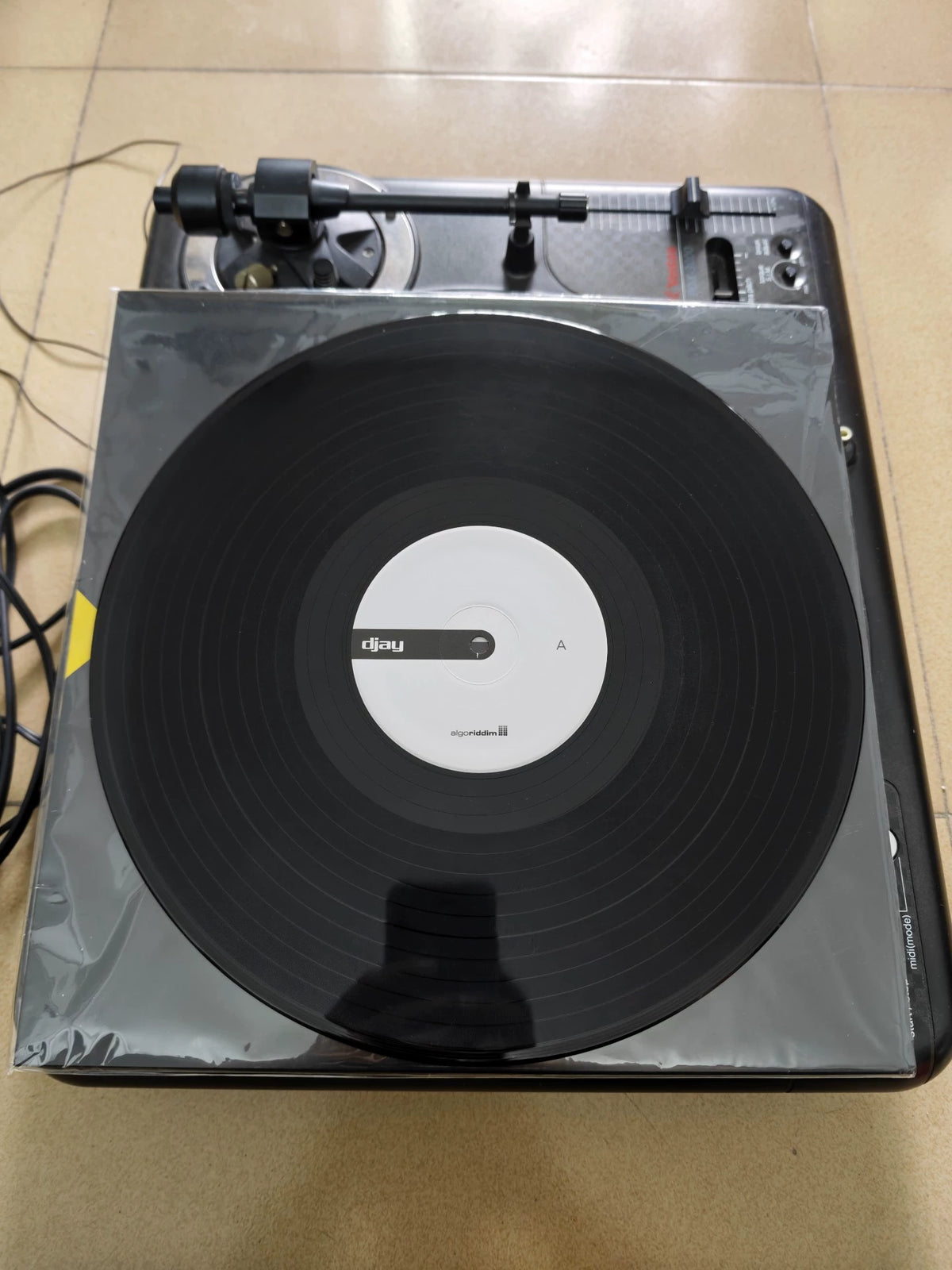 Algoriddim djay – Control Vinyl with Dr. Suzuki Slipmat
