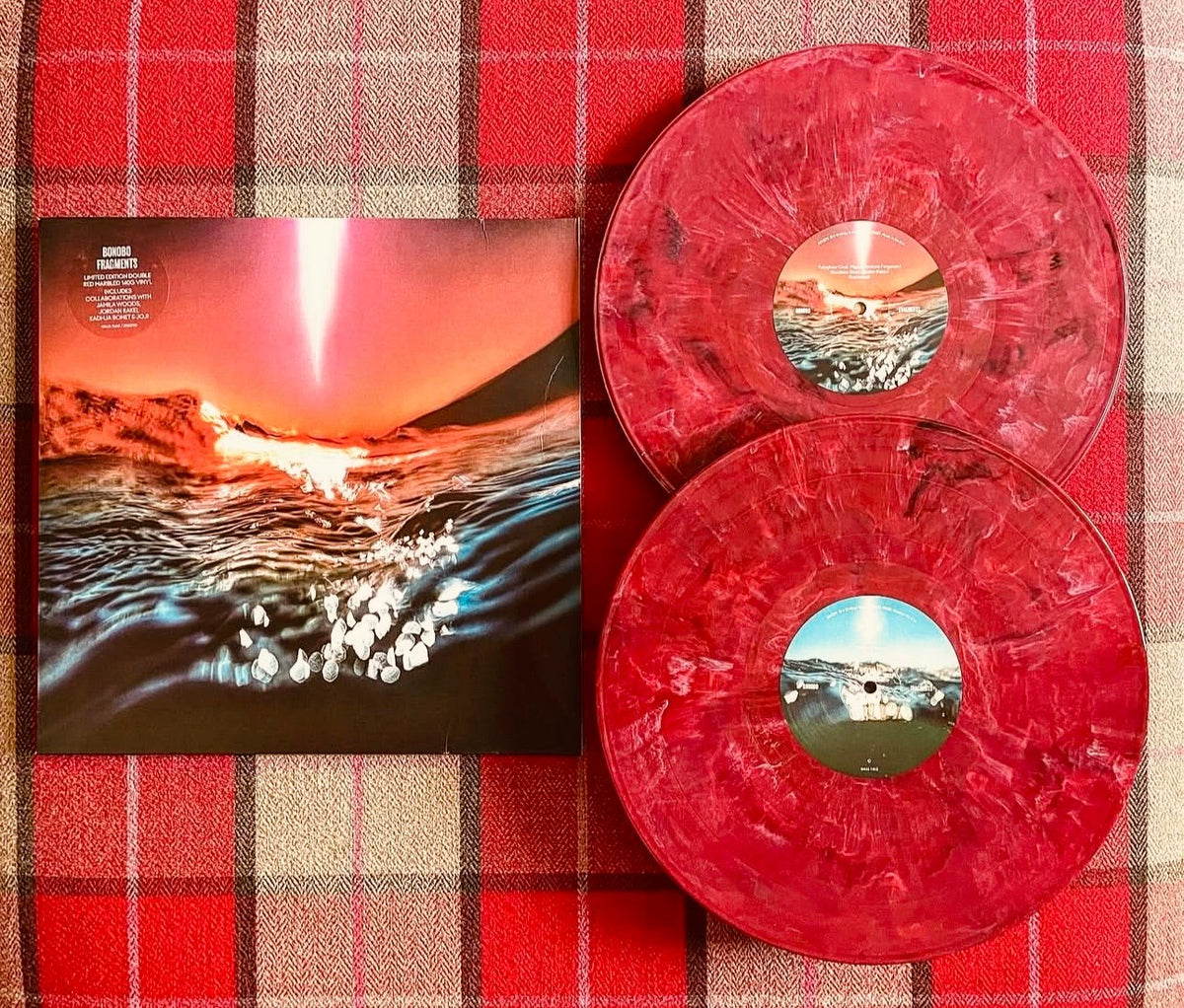Bonobo – Fragments – Red Marble Vinyl with Signed Art Card (2LP) – photo 1