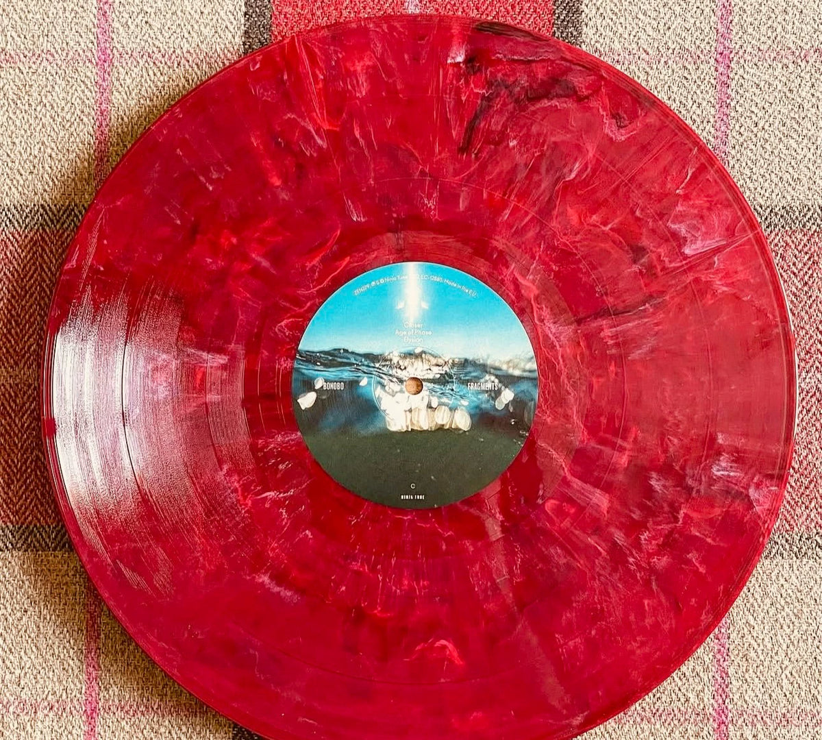 Bonobo – Fragments – Red Marble Vinyl with Signed Art Card (2LP) – photo 3