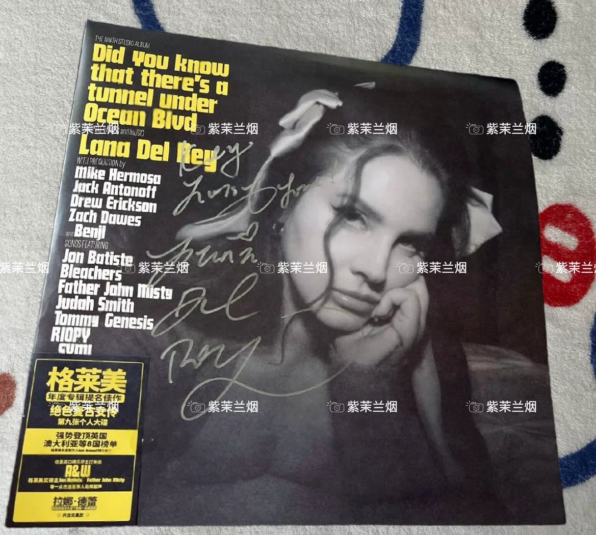 Lana Del Rey – Did You Know That There's A Tunnel Under Ocean Blvd – Signed 2LP – photograph 1